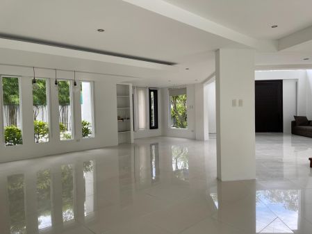 Big and Beautiful House for Rent in Ayala Alabang Muntinlupa