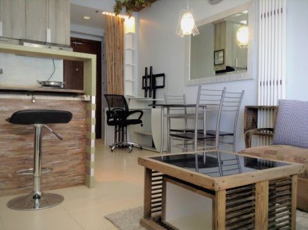 Modern Japanese-Inspired Cozy Retreat near BGC and McKinley Area