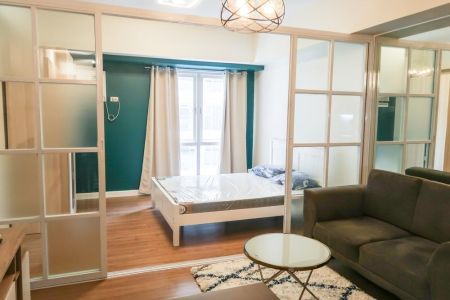 Studio Fully Furnished Unit in Two Maridien